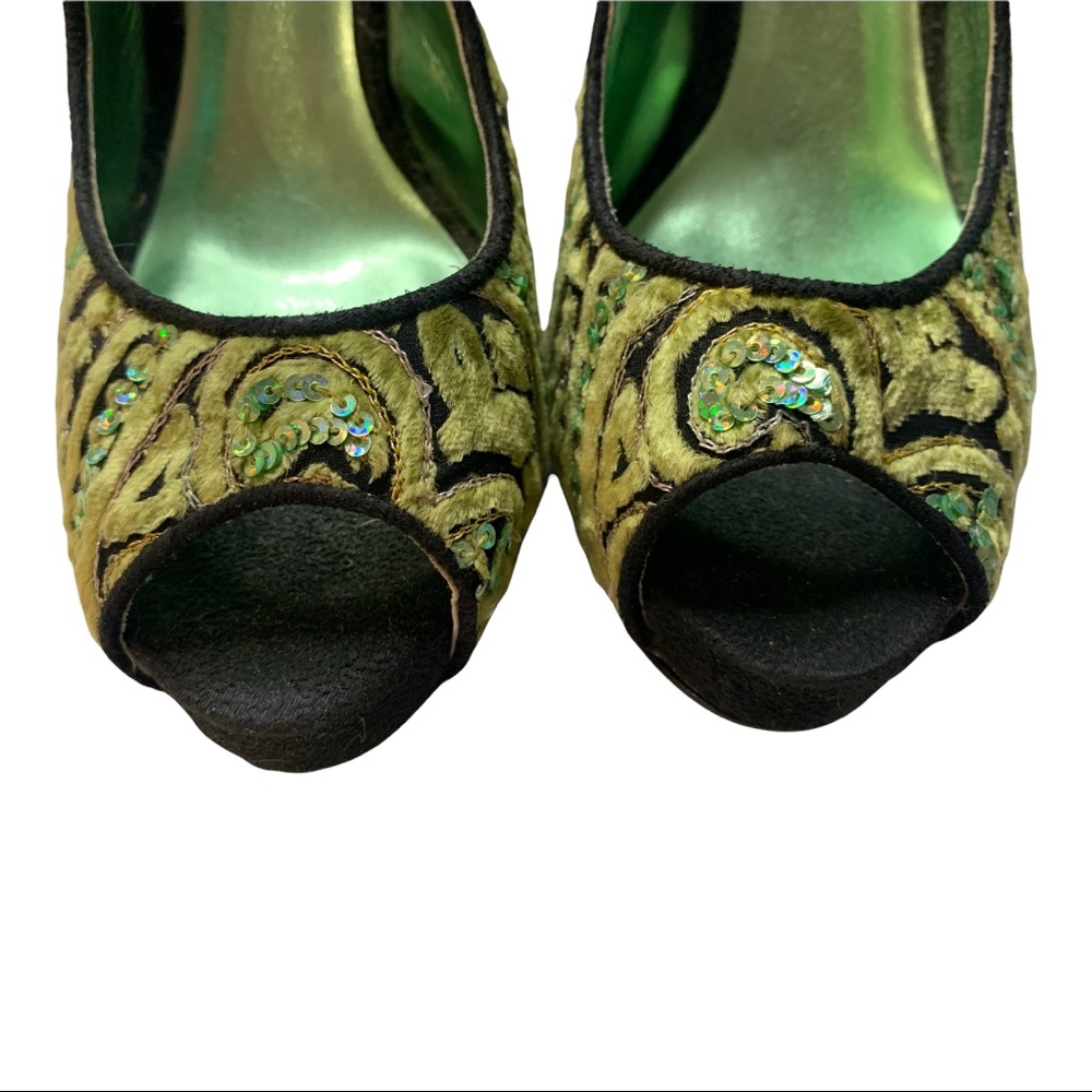 Shoes - Picture 4 of 7